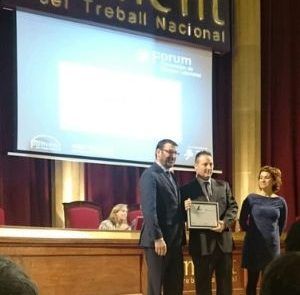 AddingPlus recogiendo premio PRL Gerentes Addingplus recogiendo premio mejores prácticas PRL 2015