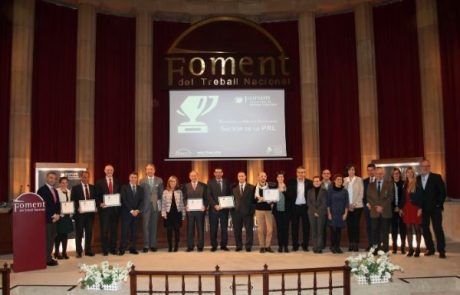 Foto general escenarios con premiados PRL Foto del escenario con todos los premiados mejores practicas PRL 2015