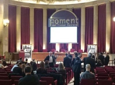 Público esperando a recibir premios PRL Graderias de foment del treball esperando a recibir premios PRL 2015