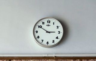 Reloj para controlar el registro de la jornada horaria