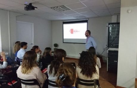 Presentación Talent Breakfast Ponente en el talent breakfast y parte de los asistentes