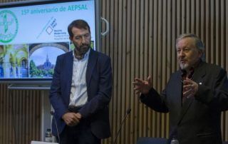 Gente Aepsal dando charla ante los asistentes