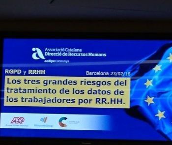 Pantalla durante jornadas Aedipe Pantalla durante jornadas Aedipe anunciando los tres riesgos del tratamiento de los datos de trabajadores por RRHH