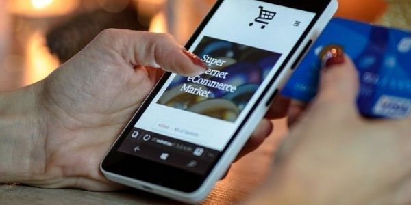 Realizando la compra a través del móvil
