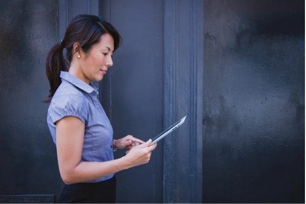 Comunicación con empleados con tablet